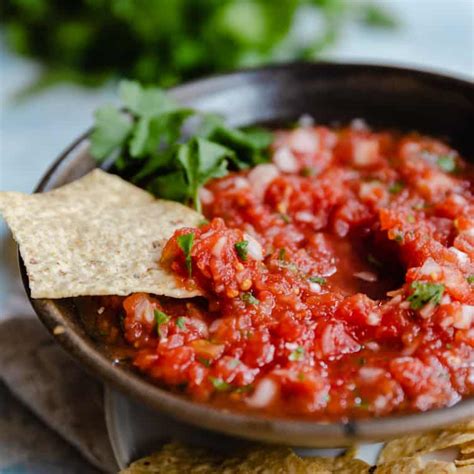 Great for taco night or just snacking. Hacienda Salsa Copycat - How To Make Salsa With Fresh Tomatoes : I found this recipe on a ...