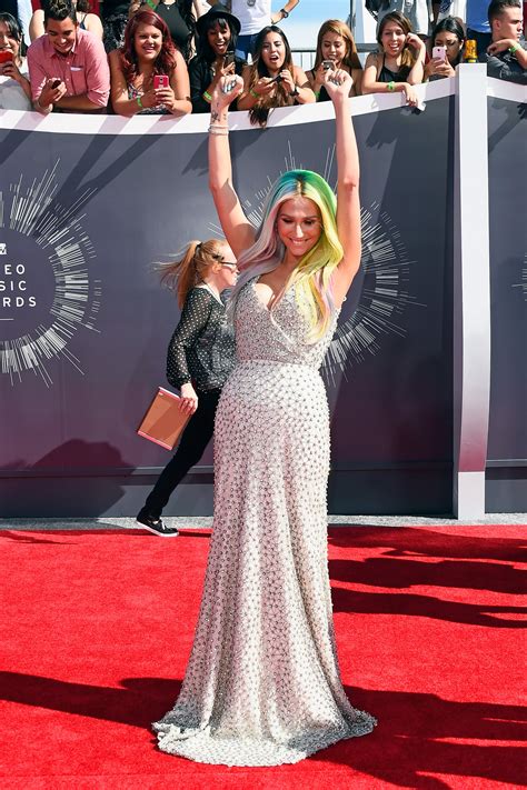 Kesha All The Stars On The Mtv Vmas Red Carpet Right Here Popsugar