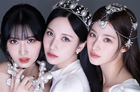 Watch Momo Mina And Sana To Debut As Twices First Ever Unit Misamo