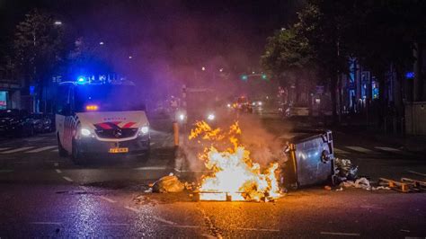 Schilderswijk bewoners tours is een aanvulling op het bestaande aanbod van tours in de wijk, en geen vervanging hiervan. Weer raak in Schilderswijk: ME drijft relschoppers uit ...