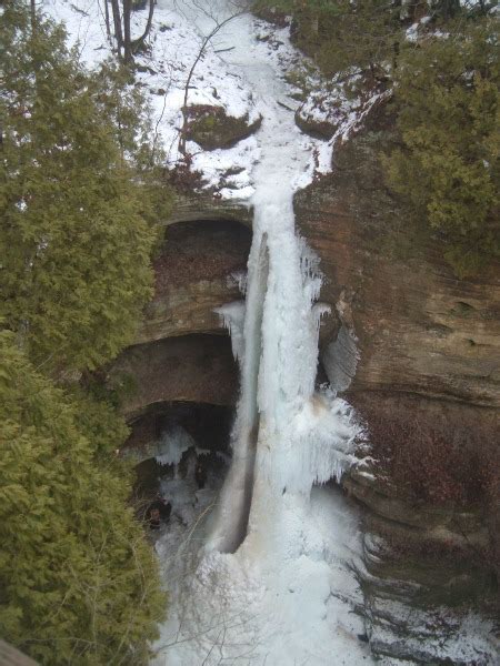 frozen waterfalls at starved rock state park illinois