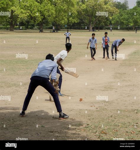 Kids Playing Cricket Hi Res Stock Photography And Images Alamy