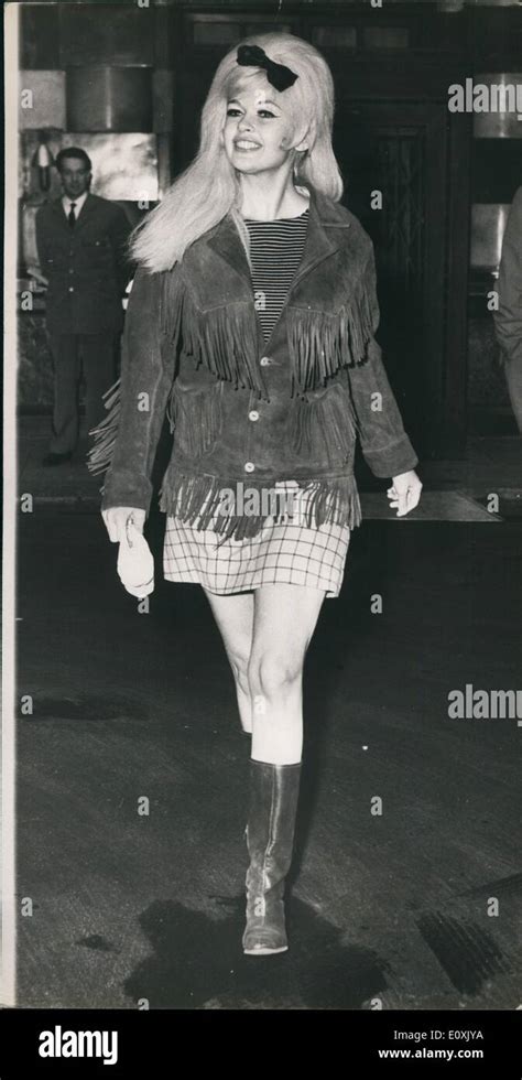 Jayne Mansfield 1967 Hi Res Stock Photography And Images Alamy