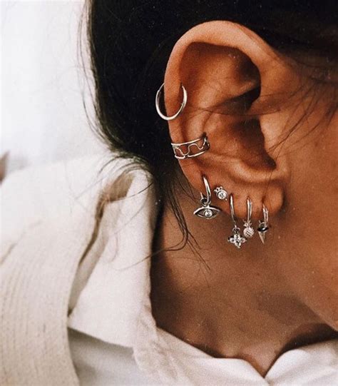 𝚙𝚒𝚗𝚝𝚎𝚛𝚎𝚜𝚝 𝚎𝚕𝚎𝚗𝚊𝚟𝚒𝚕𝚊𝚊 ☆ earings piercings ear jewelry earrings inspiration