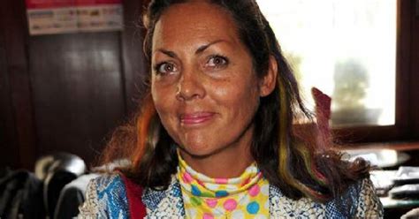 We would like to show you a description here but the site won't allow us. PHOTOS - Hermine de Clermont-Tonnerre : l'ex-fermière s ...