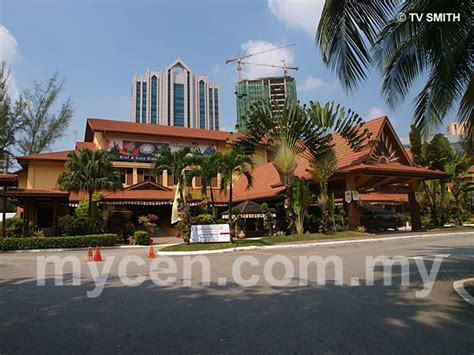 The craft complex also known as kompleks budaya kraf, is operated by the handicraft promotion board (perbadanan kemajuan kraftangan malaysia). MALAYSIA CENTRAL: Directions: Kompleks Kraf Kuala Lumpur ...