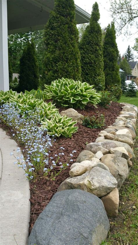 Even if you hire someone to do it for you, it will be expensive! 25+ Simple And Small Front Yard Landscaping Ideas (Low ...