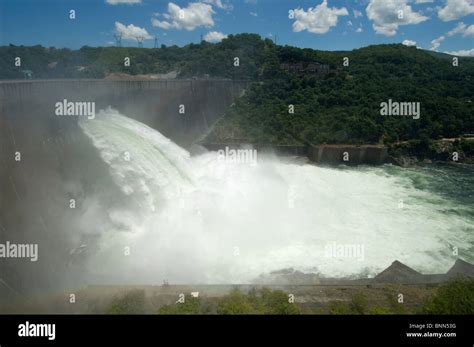 Kariba Dam Wall Spilling Stock Photo Alamy