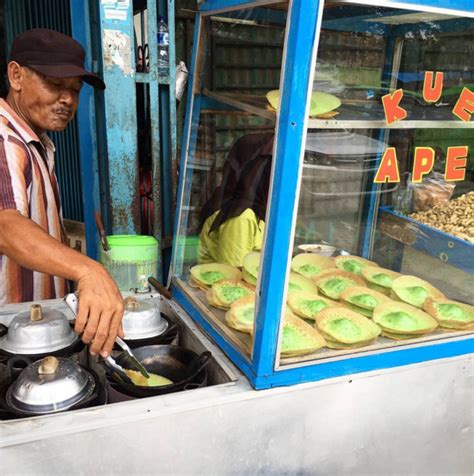 Rasanya yang manis dan enak membuat banyak orang yang menyukainya. Resep dan Cara Membuat Kue Ape Pandan Khas Betawi Asli (Dengan gambar) | Resep, Kue, Makanan jalanan