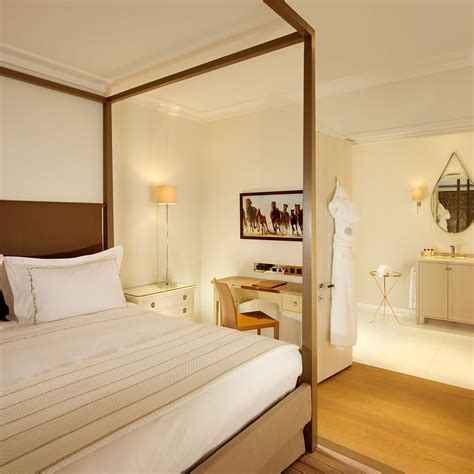 Stable Superior Room At Coworth Park Dorchester Collection