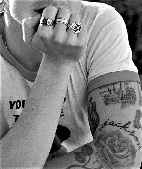 Twitter Harry Styles Hands Harry Styles Tattoos Harry Styles