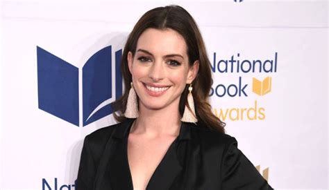 Anne Hathaway In Talks To Star In A Sesame Street Feature Film