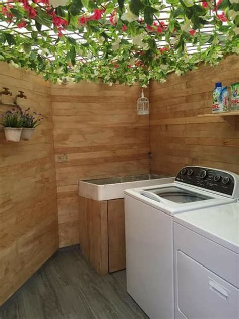 Diseñada sobre una superficie de 446.25 m2 de terreno y 161.86 m2 de construcción dividida en tres niveles. Pin en House!