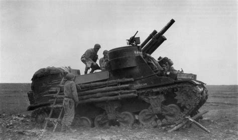 M7 Priest Self Propelled Artillery Packed 105mm Howitzer For