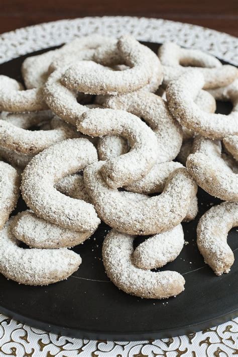 This traditional austrian cookie is made of a kind of shortbread dough and simply melts in your mount, filling it with nutty goodness. 50 Best Christmas Cookies From Around the World - Bacon is ...