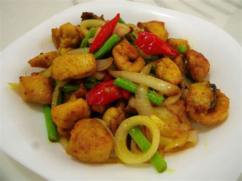 Lihat juga resep bumbu ayam goreng kunyit praktis enak lainnya. Airtangan Cik Siti: Ayam Goreng Kunyit