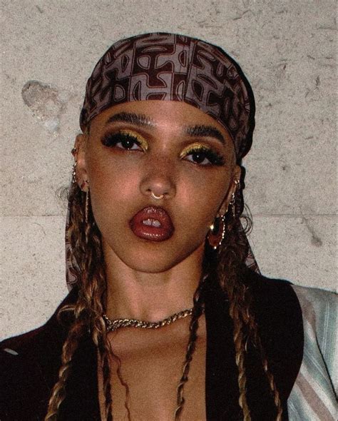 Zola Fka Twigs Twiggy Female Singers Girls Makeup Scarf Hairstyles