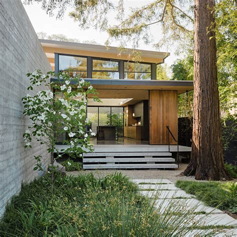 The Sanctuary house by Feldman Architecture floats lightly over Silicon