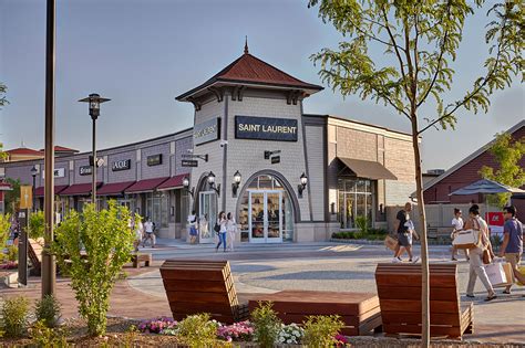 About Woodbury Common Premium Outlets A Shopping Center In Central