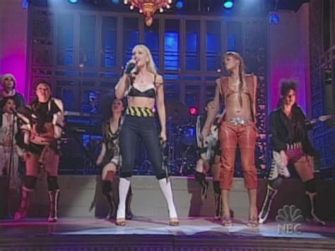 Live Performance Music Videos Gwen Stefani Feat Eve Rich Girl Live Snl 2005 03 19