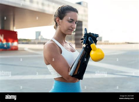 Woman Amputee Arm Hi Res Stock Photography And Images Alamy