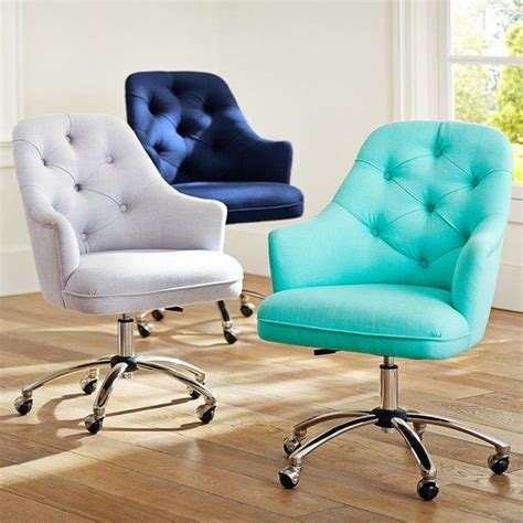 Desk chairs come in a range of designs and colors. 20 Stylish and Comfortable Computer Chair Designs | Tufted ...