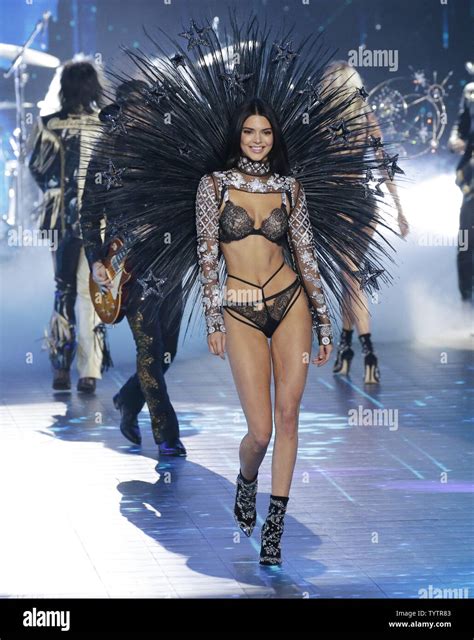 Kendall Jenner Walks On The Runway At The Victoria S Secret