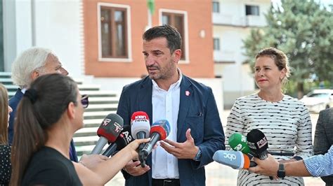 Hap dyert shkolla e re në njësinë 8 Veliaj Tirana gëlon nga jeta