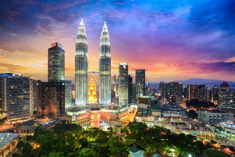 Suria klcc 500 metre, petronas i̇kiz kuleleri 700 metre, petrosains discovery centre ise 800 metre uzaklıktadır. IHG to develop new Holiday Inn in Kuala Lumpur, Malaysia ...