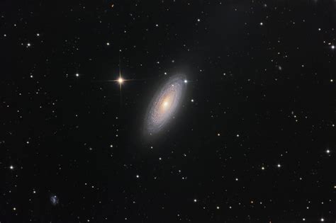 IdolÁtrica Galáxia Espiral Ngc 2841
