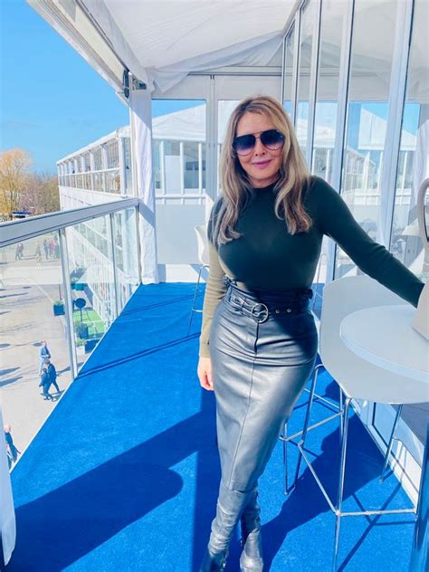 Carol Vorderman 61 Shows Off Ageless Beauty In Selfie Daily Star