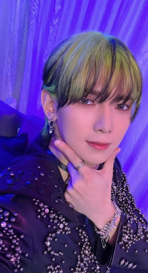 Pin By Erika Quintero On Yeosang In 2023 Neon Hair Asian Celebrities