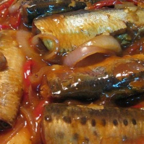 Hias hidangan dengan cili padi, bawang merah, daun pasli, timun, nenas dan telur rebus. Resepi Ikan Sardin Tin ~ Resep Masakan Khas