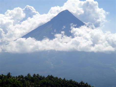 Mayon Volcano 2 By Doncabanza On Deviantart