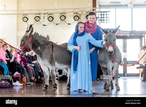 Live Nativity Play Hi Res Stock Photography And Images Alamy