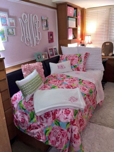 50 lily pulitzer decorations 58 girls dorm room preppy dorm room dorm room