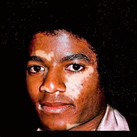 Arriba 92 Foto Michael Jackson En Hombres De Negro Mirada Tensa