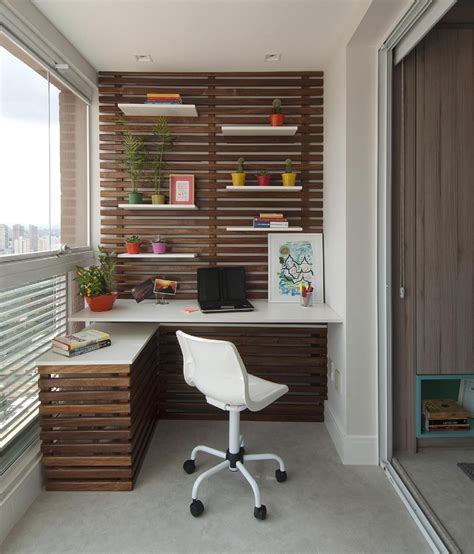 Home office como transformar até um cantinho em um escritório Escritório doméstico pequeno