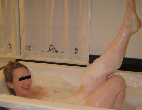 Wife Naked In The Bath With Bubbles