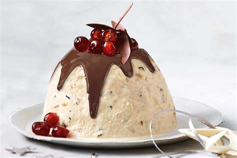 This conceals the fact that this christmas dessert is ludicrously, dazzlingly easy to make. Christmas Ice Cream Desserts / The Very Best Christmas Ice Cream Cakes Bake Play Smile / Ice ...