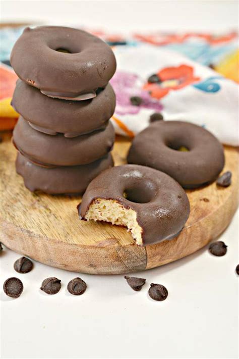 Spare yourself the sugar hangover and dive into these healthy copycat cupcakes made using. Keto Mini Donuts - Super Yummy Low Carb Copycat Hostess Chocolate Mini Donettes Recipe ...