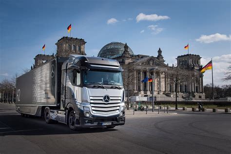Visiting Berlin Daimler Truck Showcases Fuel Cell Truck And Promotes