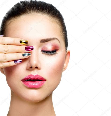 List of municipalities in minas gerais. Moda beleza. mulher com unhas coloridas e maquiagem de luxo — Stock Photo © Subbotina #29985053