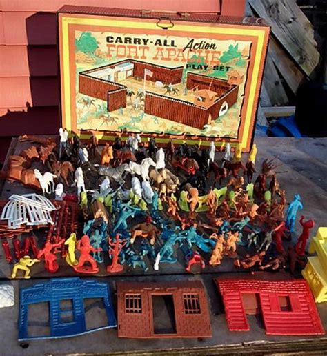 Vintage 1960s Marx Fort Apache Tin Carry All Action Play Set 4685 W