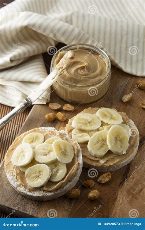 Proteine Food Peanut Butter And Banana On Rice Cakes Healthy