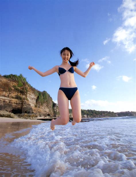 Akiyama Rina Tagme Bikini Ocean Photo Medium Swimsuit Image