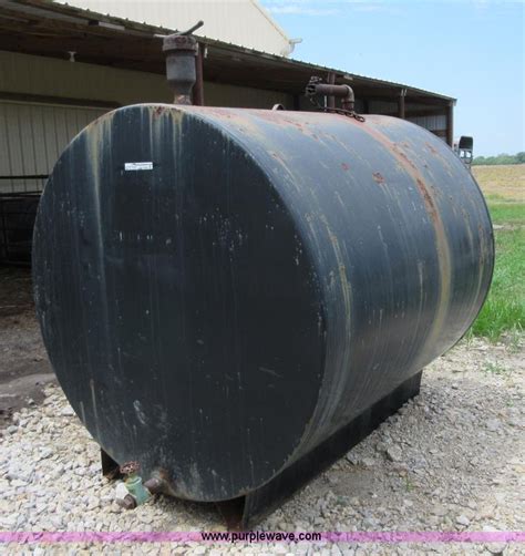 1000 Gallon Steel Tank In Chanute Ks Item Ba9268 Sold Purple Wave