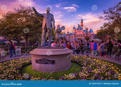 Disneyland And Walt Disney Statue Editorial Photography Image Of Fair