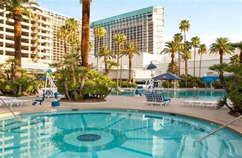 Horseshoe Pool Cabanas And Daybeds Hours And Info Las Vegas