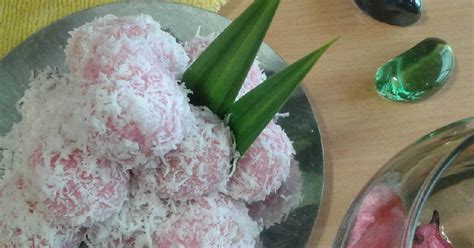Di sini ada cara membuat yang jelas dan mudah diikuti. Resep Kue Klepon(tepung tapioka) oleh Bunda Andra - Cookpad